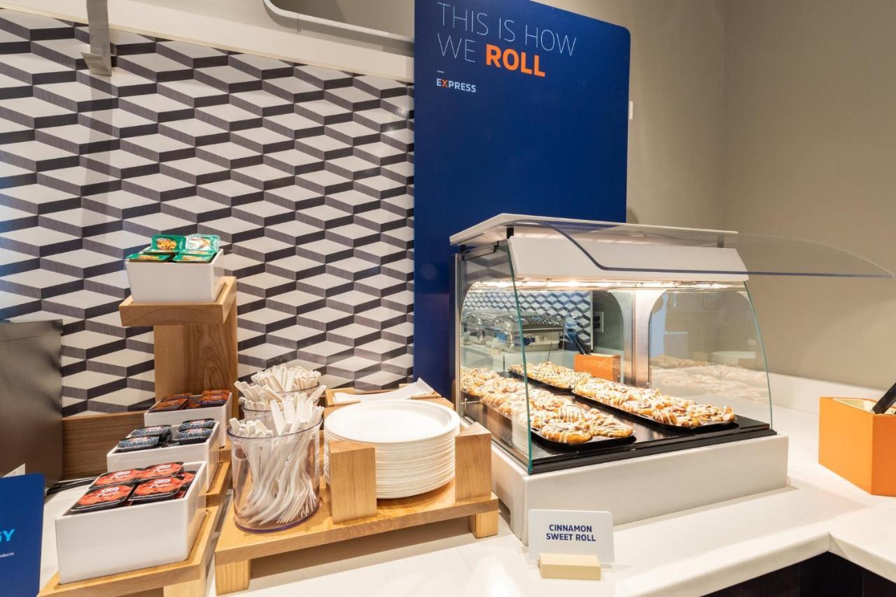 Holiday Inn Express & Suites - Hollister By Ihg Exteriör bild