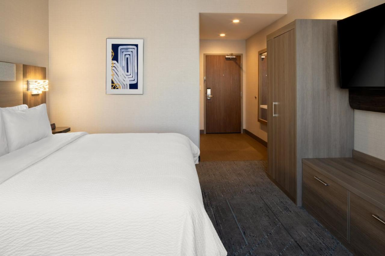 Holiday Inn Express & Suites - Hollister By Ihg Exteriör bild