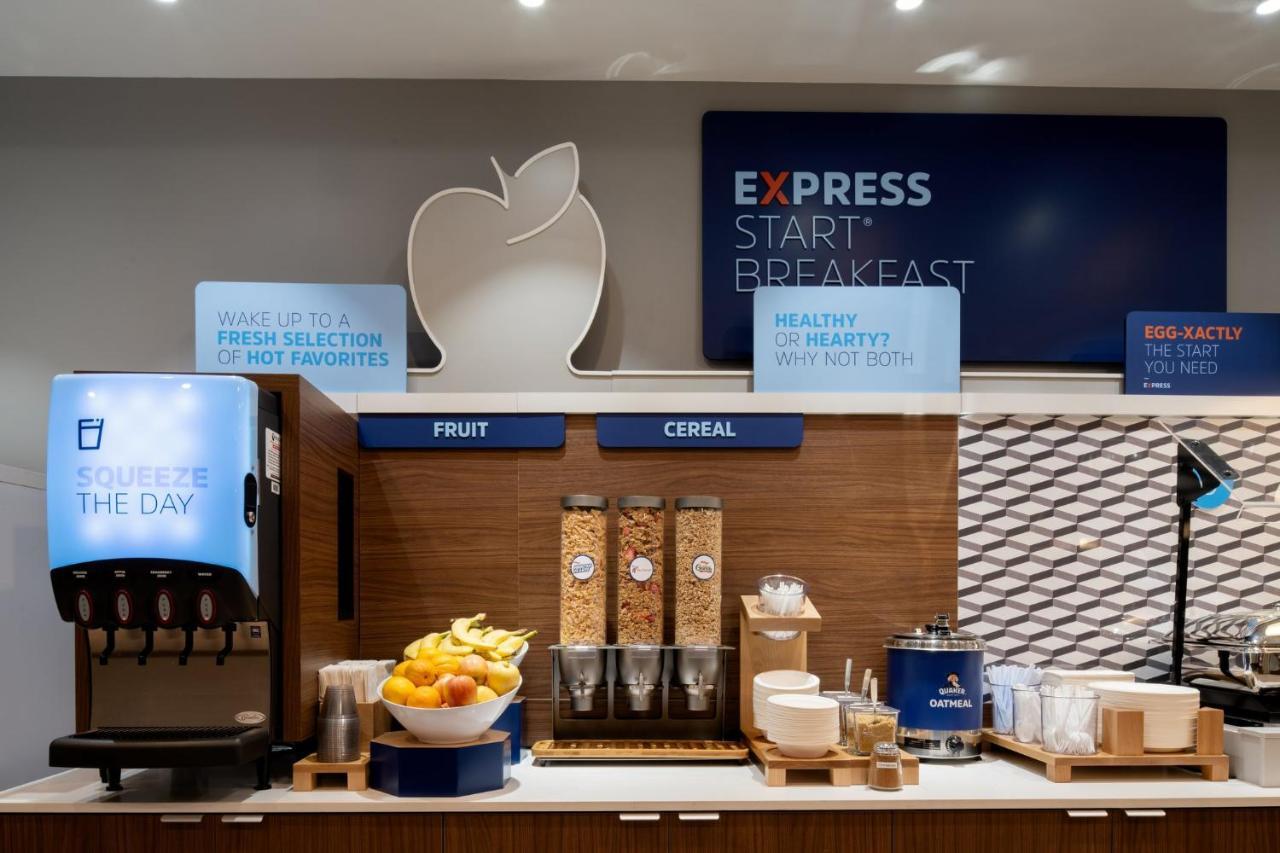 Holiday Inn Express & Suites - Hollister By Ihg Exteriör bild