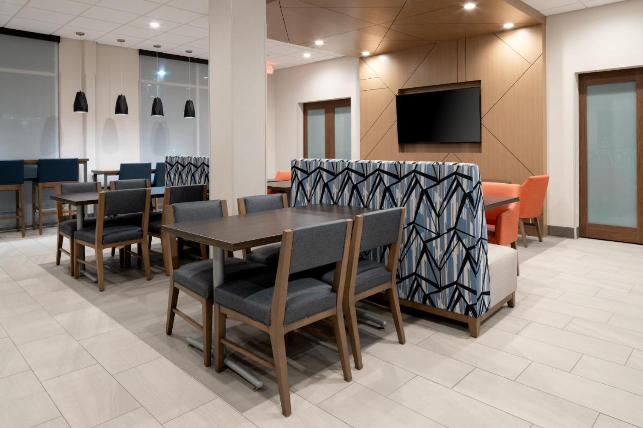 Holiday Inn Express & Suites - Hollister By Ihg Exteriör bild