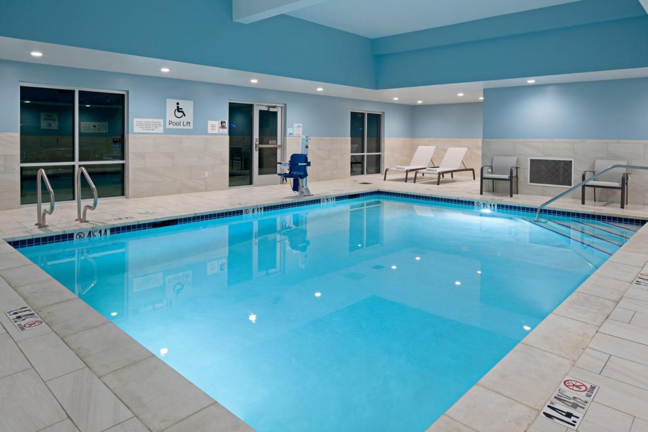 Holiday Inn Express & Suites - Hollister By Ihg Exteriör bild