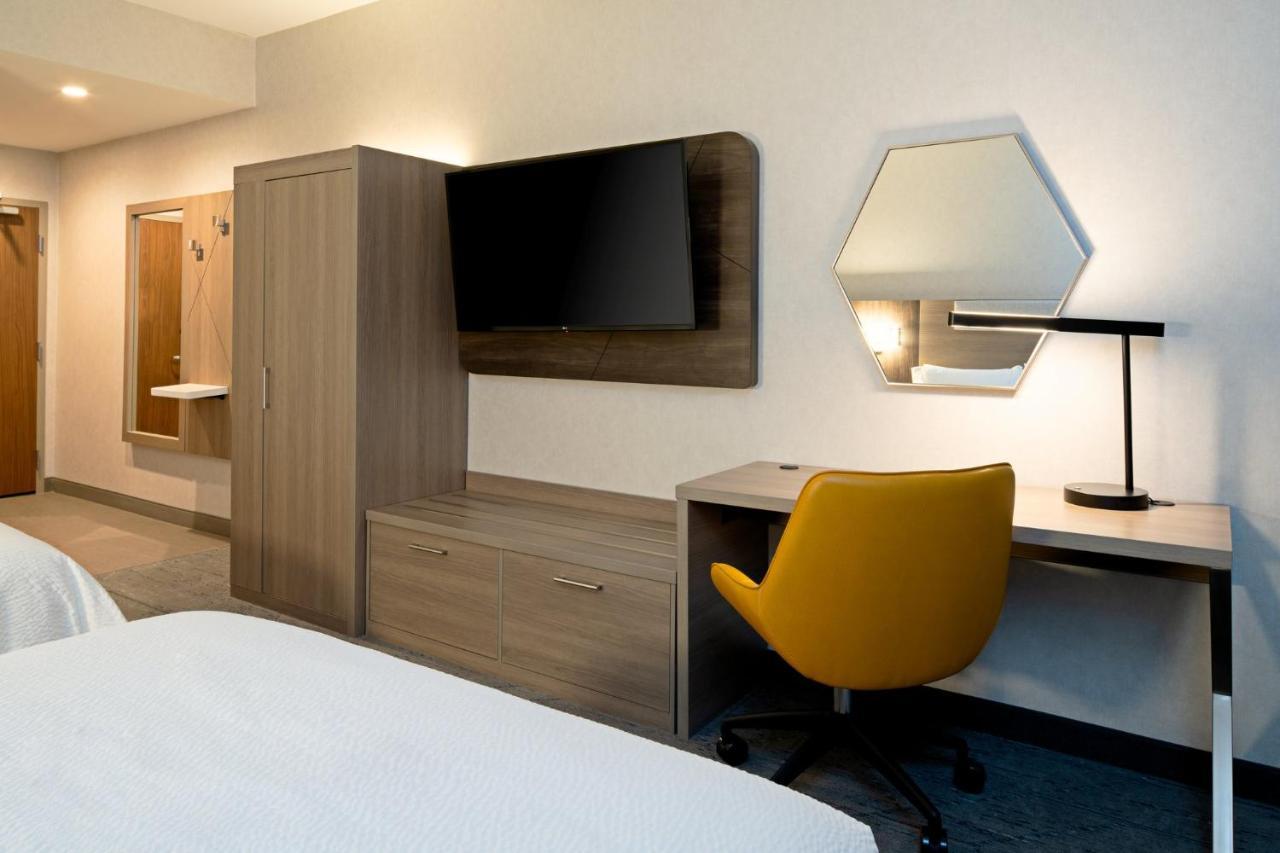 Holiday Inn Express & Suites - Hollister By Ihg Exteriör bild