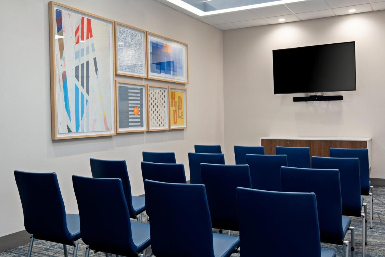 Holiday Inn Express & Suites - Hollister By Ihg Exteriör bild