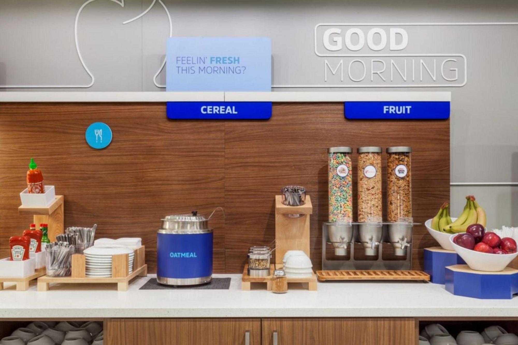 Holiday Inn Express & Suites - Hollister By Ihg Exteriör bild