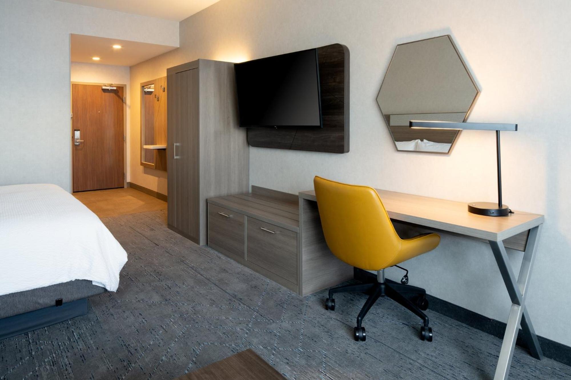 Holiday Inn Express & Suites - Hollister By Ihg Exteriör bild
