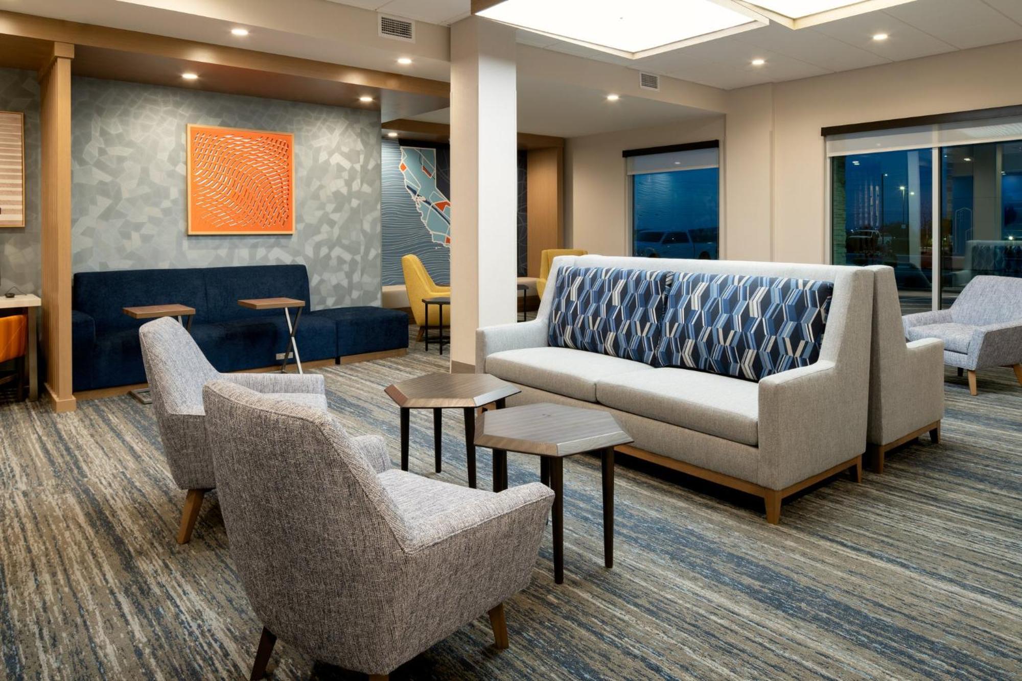 Holiday Inn Express & Suites - Hollister By Ihg Exteriör bild